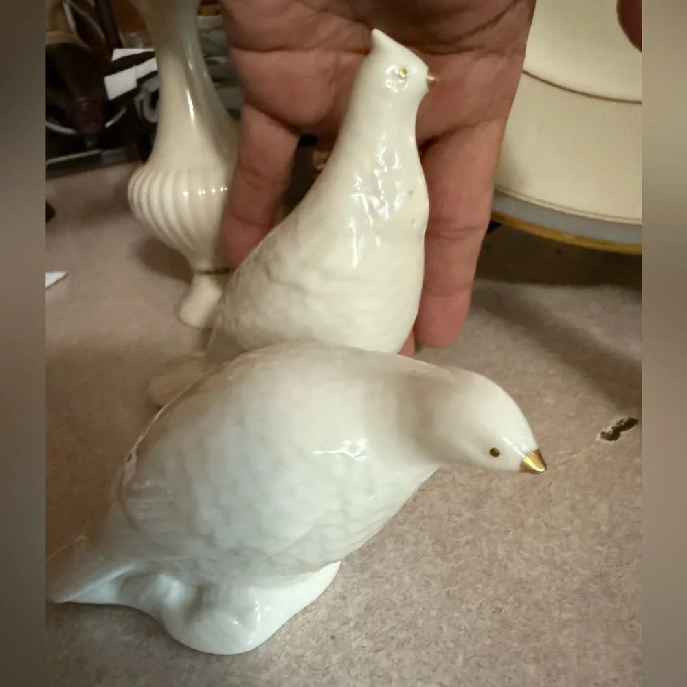 Lenox dove salt & pepper shaker cream & 24k gold hand painted .made in USA